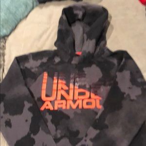 Boys youth xl under armour sweatshirt